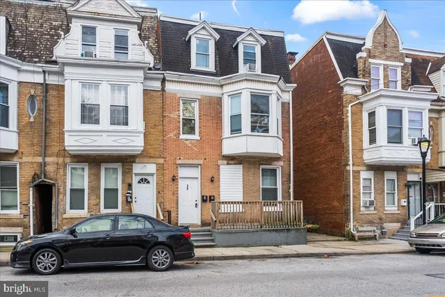 a car parked in front of a building