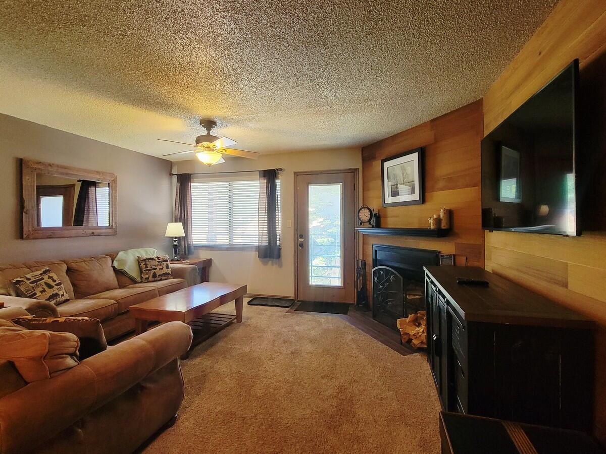 407 South Vasels Road, Unit 17 Brian Head, UT 84719 - Photo 11 of 49 Living Room1