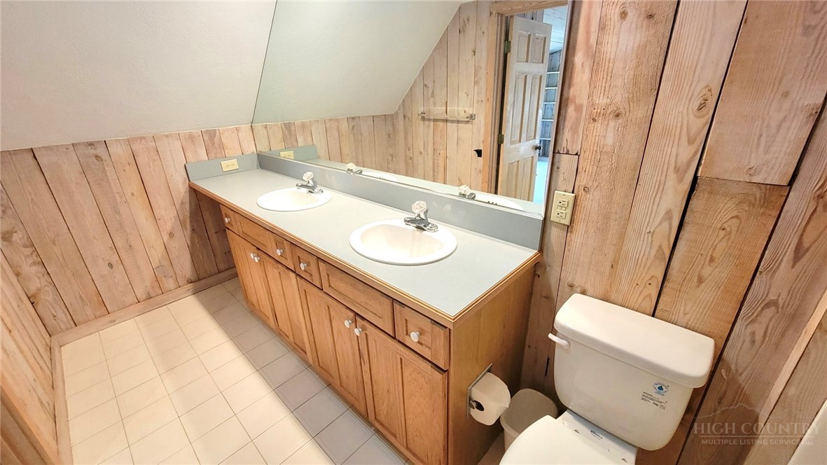 172 Yarrow Lane Boone, NC 28607 - Photo 20 of 30 a bathroom with 2 sink and a mirror