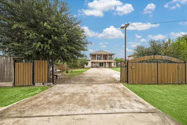 $300,000 | 4414 Ivy Lane, Fresno, TX 77545
