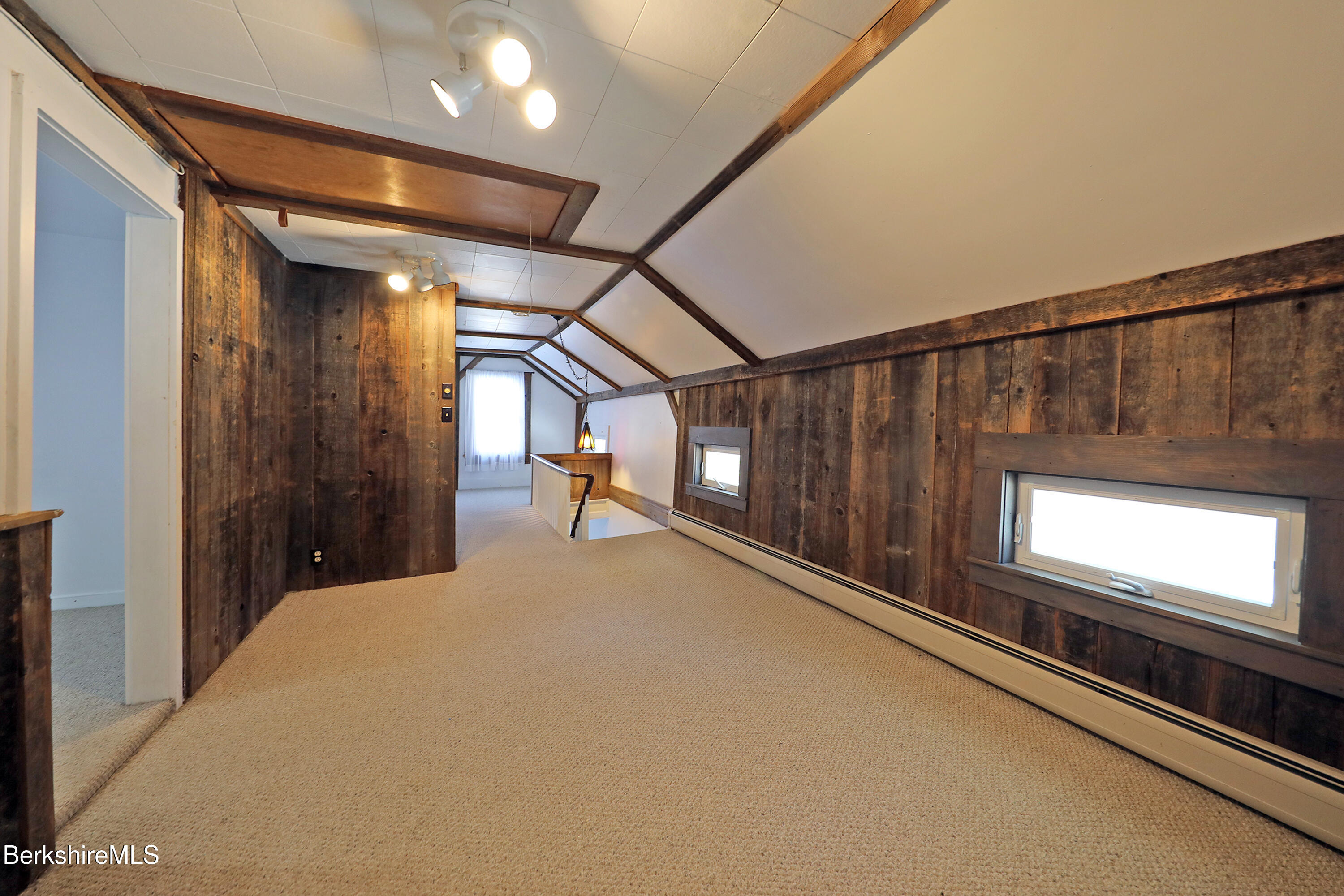86 East Main Street Stockbridge, MA 01262 - Photo 23 of 55 Second level flex space to sitting area