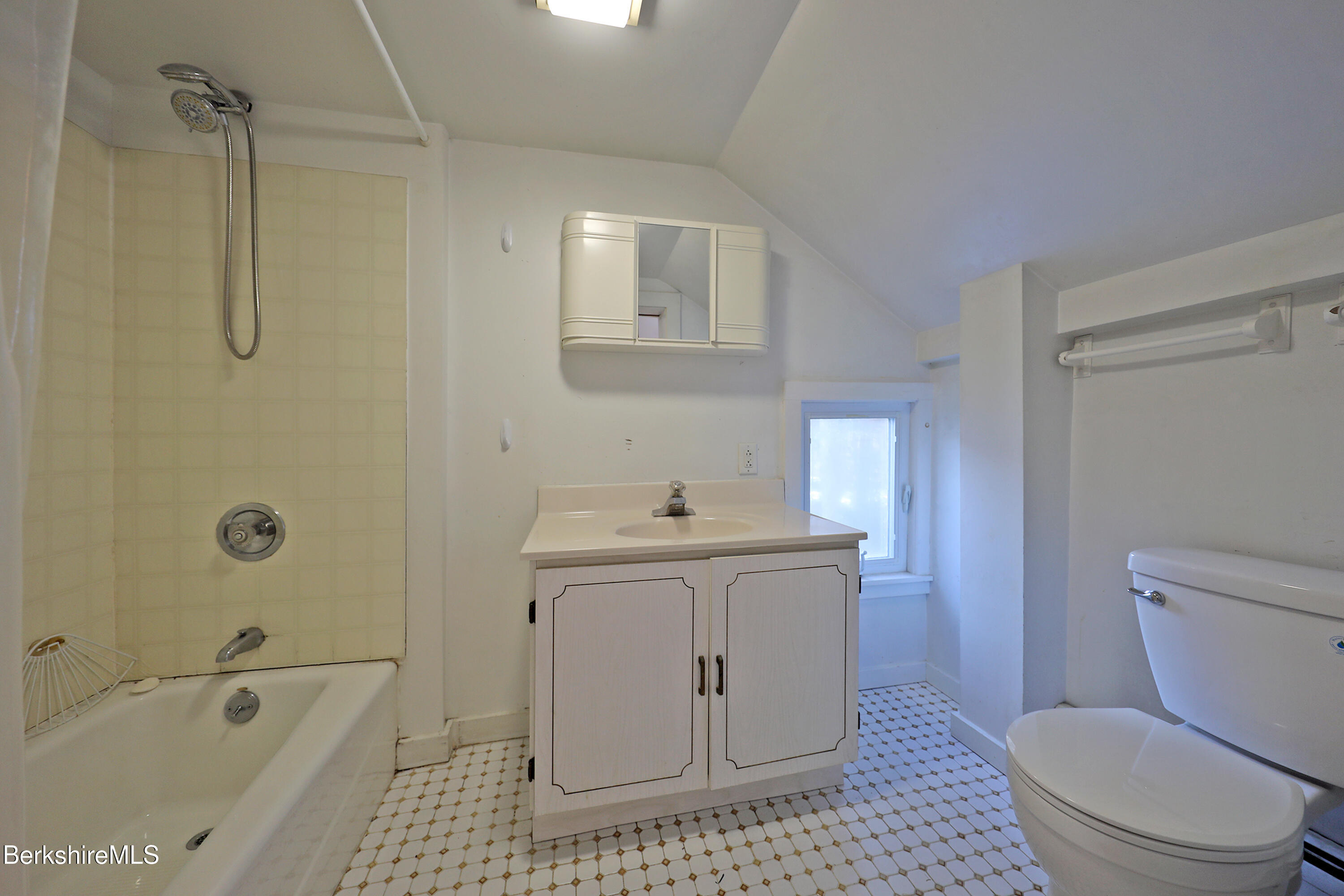 86 East Main Street Stockbridge, MA 01262 - Photo 30 of 55 Second level full bath