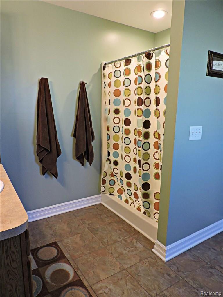 5420 East Carpenter Road Flint, MI 48506 - Photo 27 of 48 DSCN1579.JPG