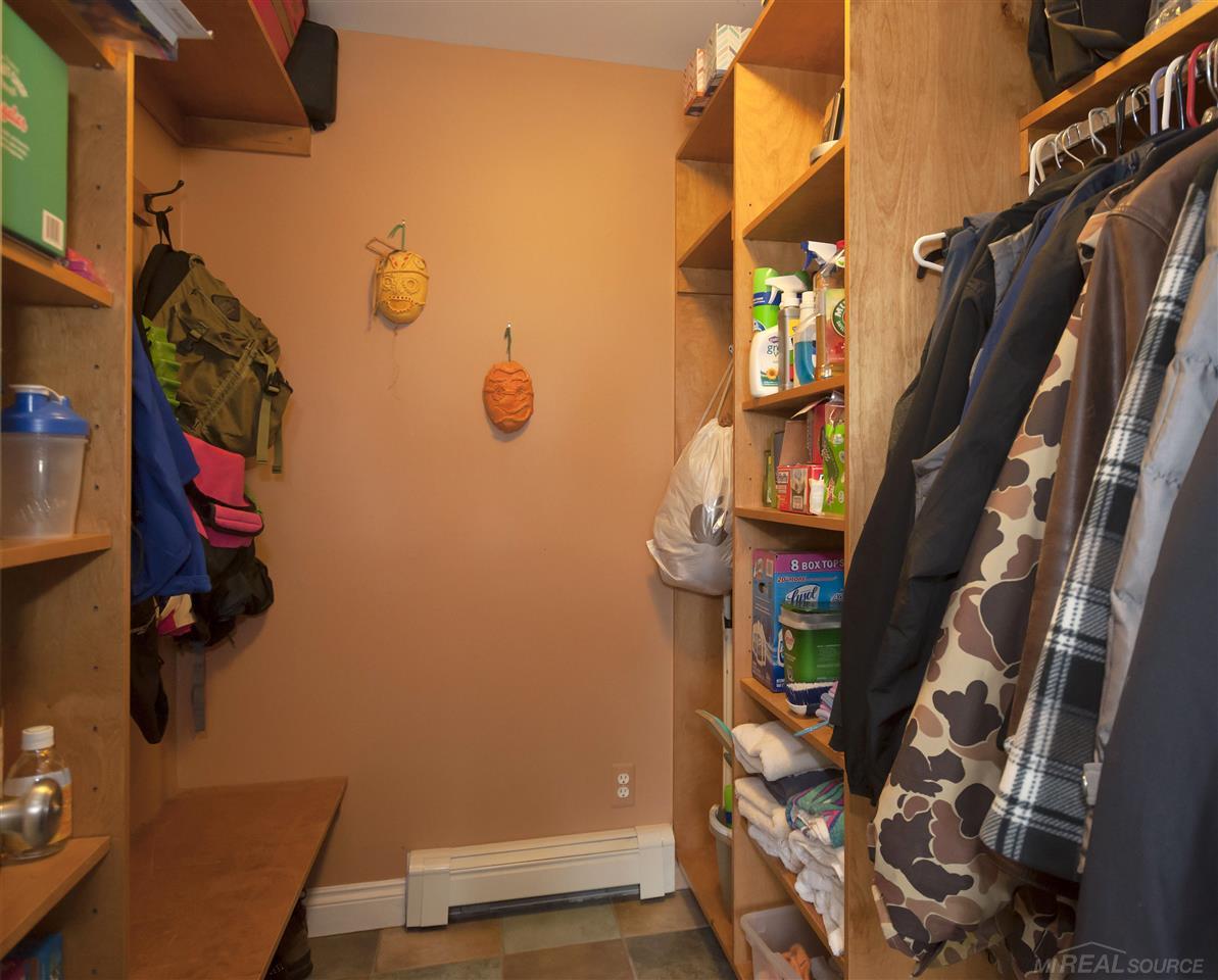 294 Stephens Road Grosse Pointe, MI 48236 - Photo 16 of 42 31317567-15.JPG