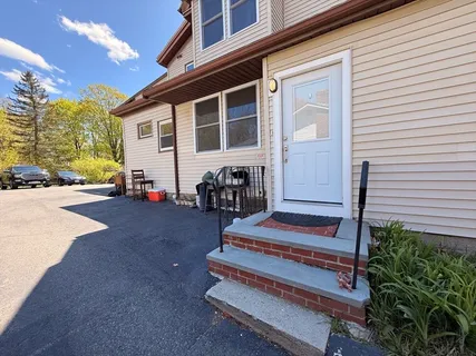 $2,600 | 289 Walnut Street, Unit 1, Stoughton, MA 02072