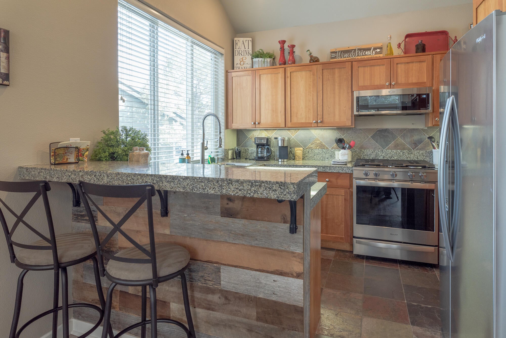 1346 Highland View Loop Redmond, OR 97756 - Photo 13 of 37 _DSC9726 (1)