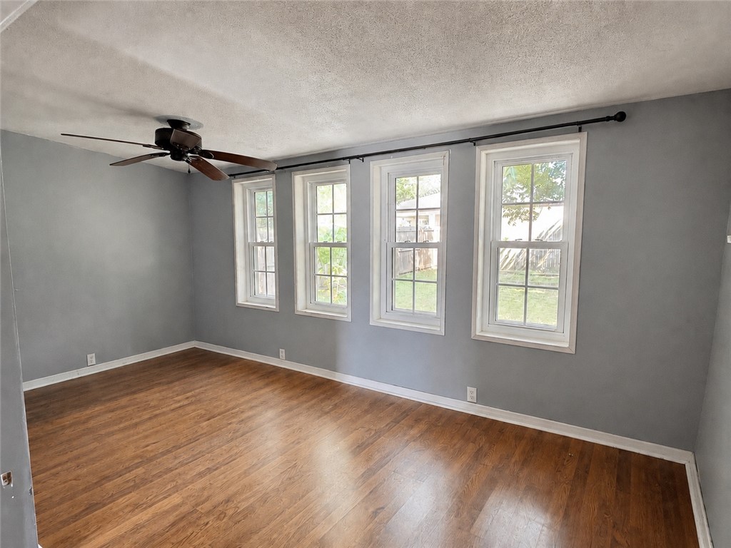 616 Sharp Street Franklin, TX 77856 - Photo 5 of 8
