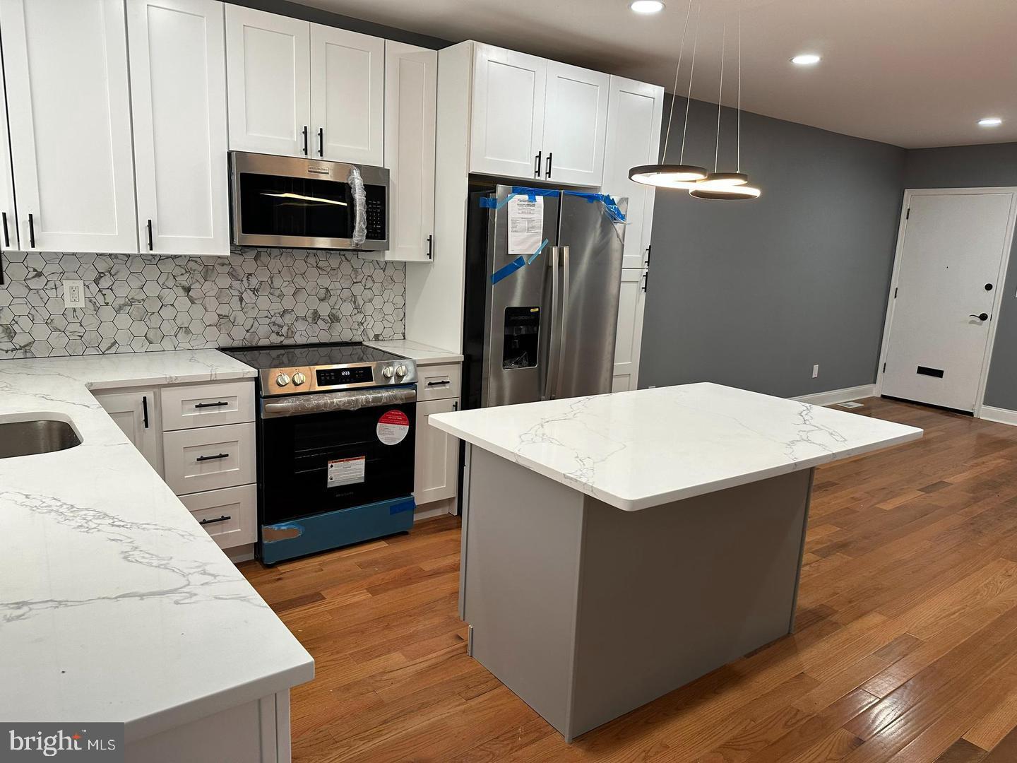 124 East Ruscomb Street Philadelphia, PA 19120 - Photo 4 of 13