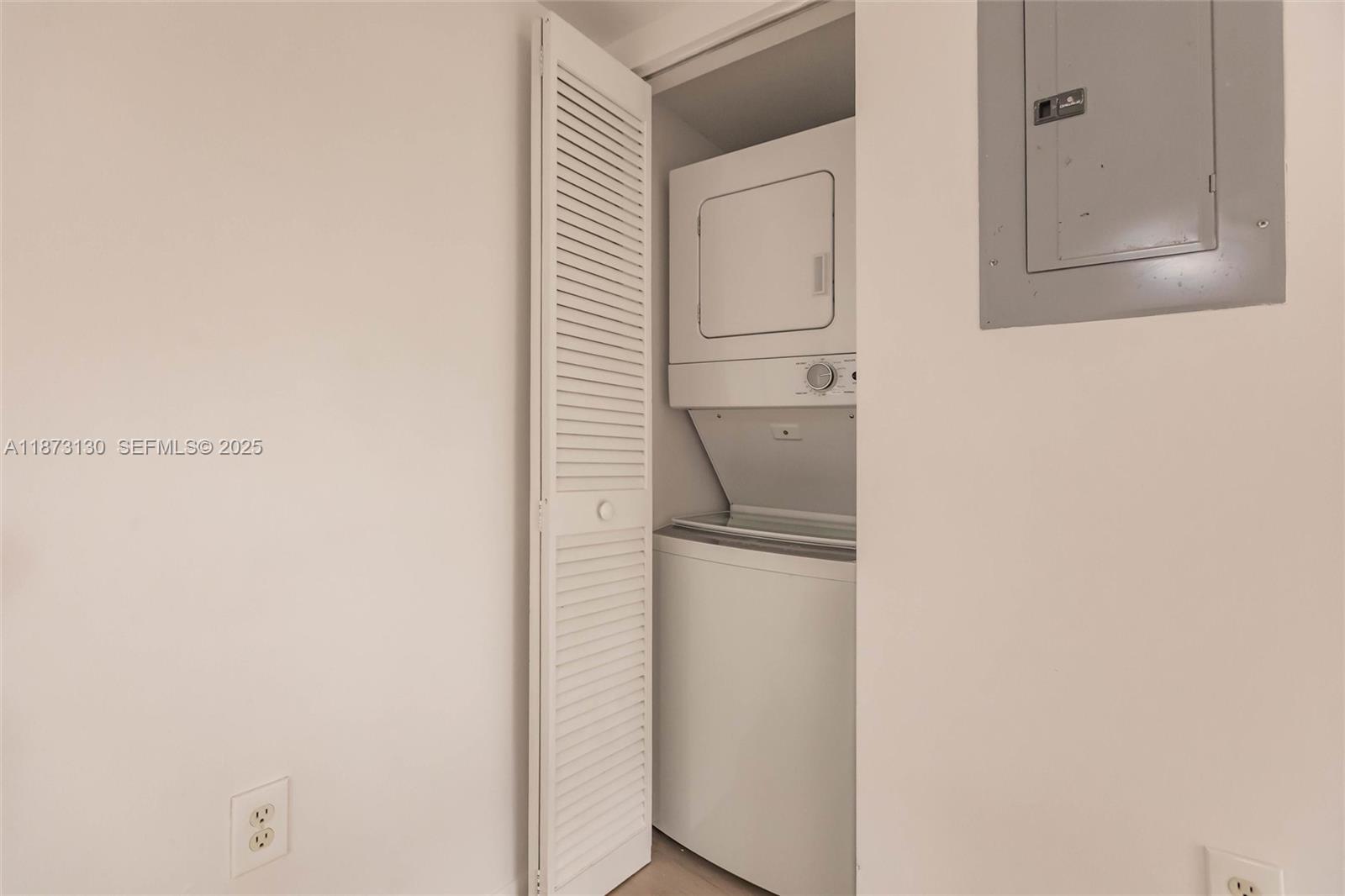 7820 Southwest 102nd Lane Miami, FL 33156 - Photo 7 of 31 a utility room with dryer and washer