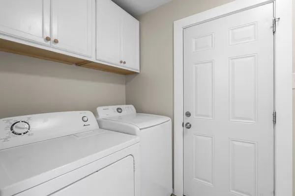 $2,400 | 304 Old Course Drive, Friendswood, TX 77546