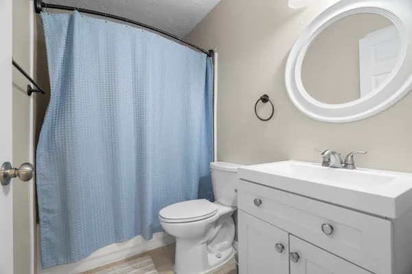 $2,400 | 304 Old Course Drive, Friendswood, TX 77546