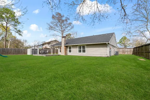 $2,400 | 304 Old Course Drive, Friendswood, TX 77546