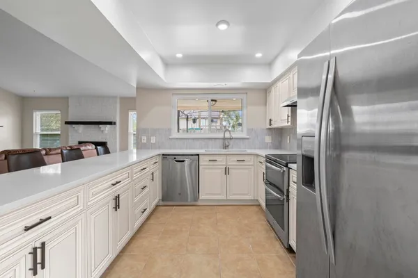 $2,400 | 304 Old Course Drive, Friendswood, TX 77546