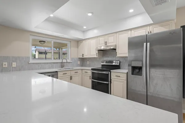 $2,400 | 304 Old Course Drive, Friendswood, TX 77546