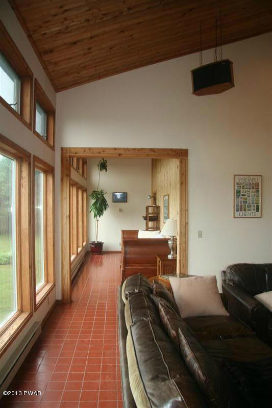 263 Lake Quinn Road Waymart, PA 18472 - Photo 11 of 50