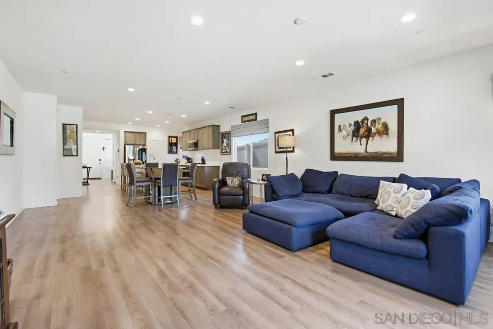 441 Ventasso Way Fallbrook, CA 92028 - Photo 12 of 62 Family Room