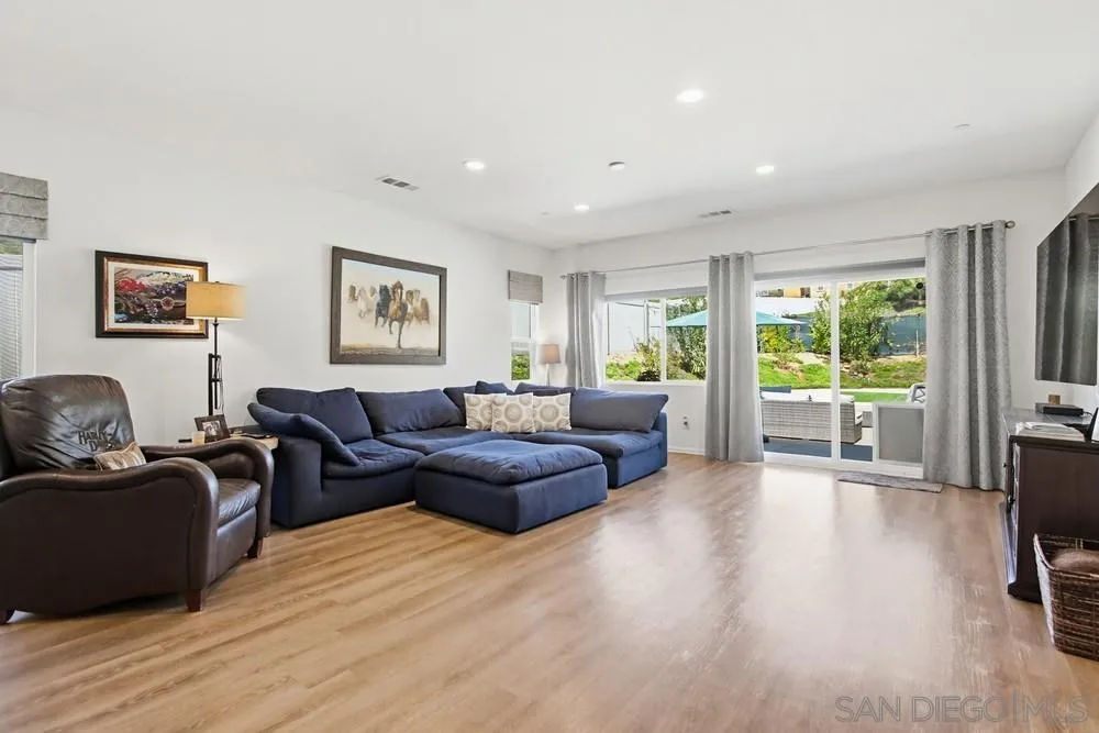 441 Ventasso Way Fallbrook, CA 92028 - Photo 12 of 62 Family Room