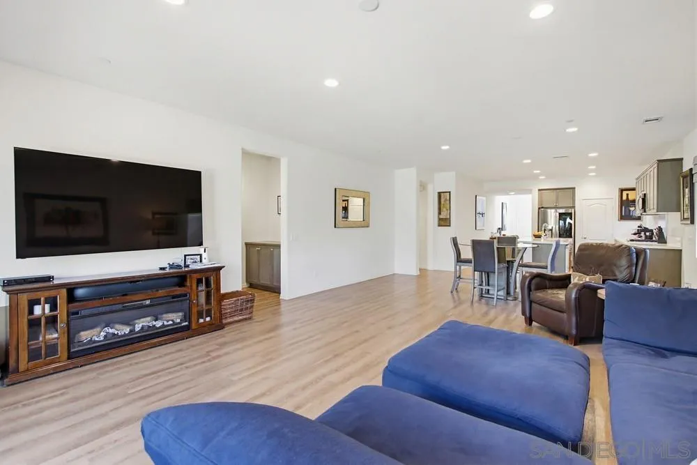 441 Ventasso Way Fallbrook, CA 92028 - Photo 15 of 62 Family Room