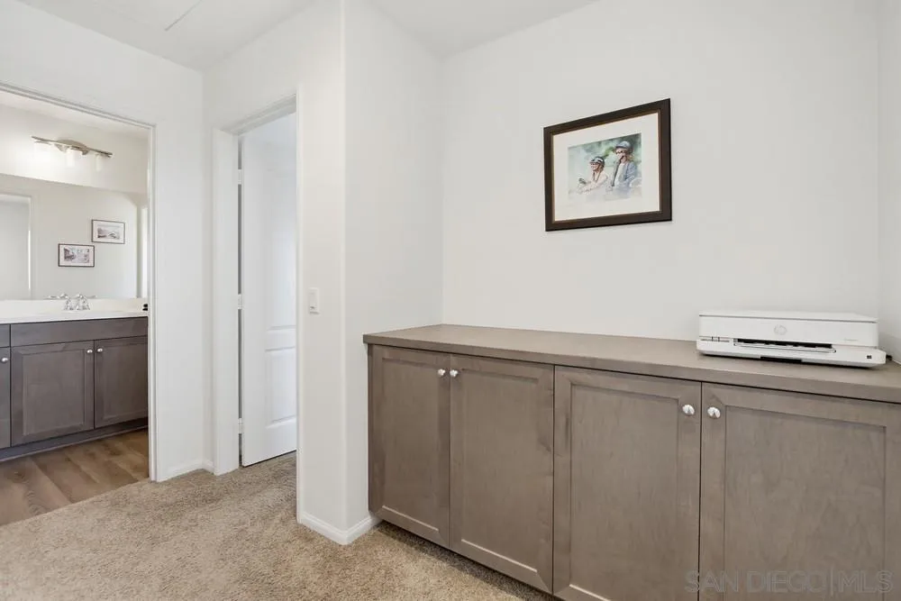 441 Ventasso Way Fallbrook, CA 92028 - Photo 28 of 62 Upper Level Built In