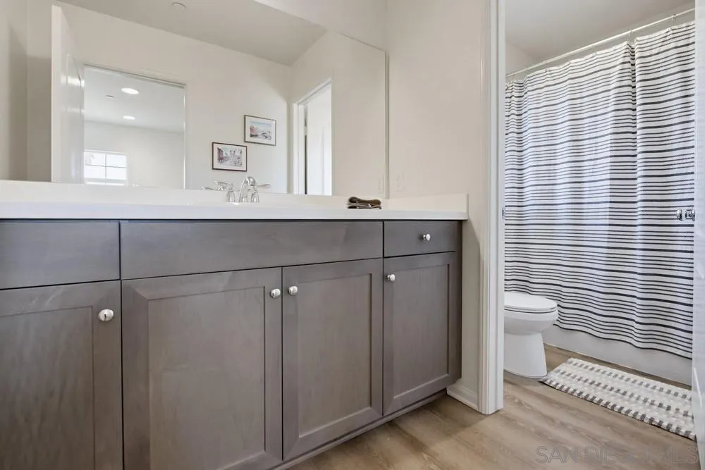 441 Ventasso Way Fallbrook, CA 92028 - Photo 28 of 62 Bathroom