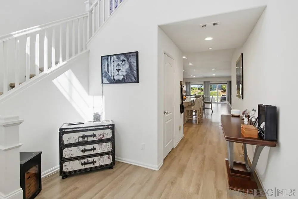 441 Ventasso Way Fallbrook, CA 92028 - Photo 6 of 62 Entry