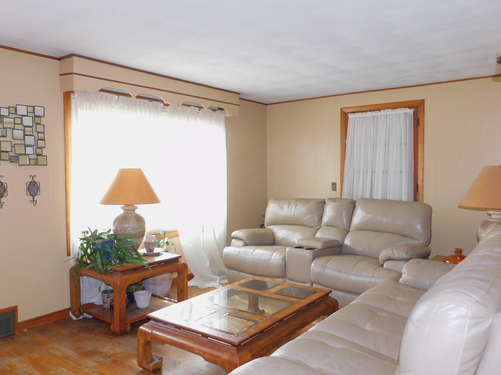 72 Kenway Drive Springfield, MA 01104 - Photo 5 of 8 Gallery Image 5