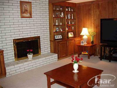 1323 Springborrow Drive Flint, MI 48532 - Photo 3 of 10 20243317-2.JPG