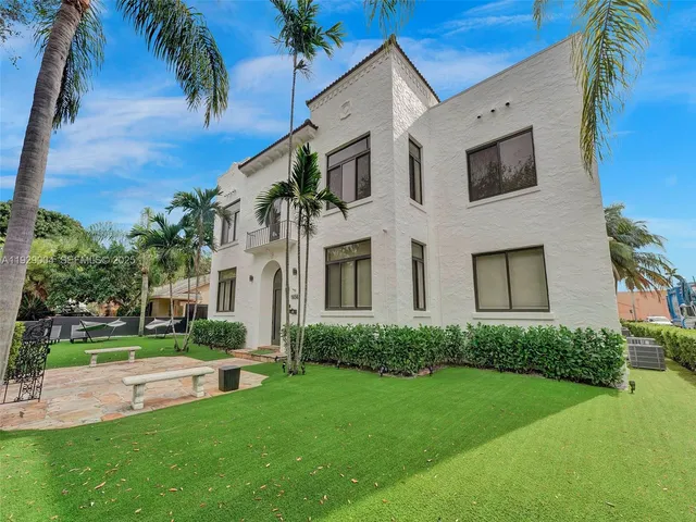 $1,800 | 1656 Polk Street, Unit 6, Hollywood, FL 33020