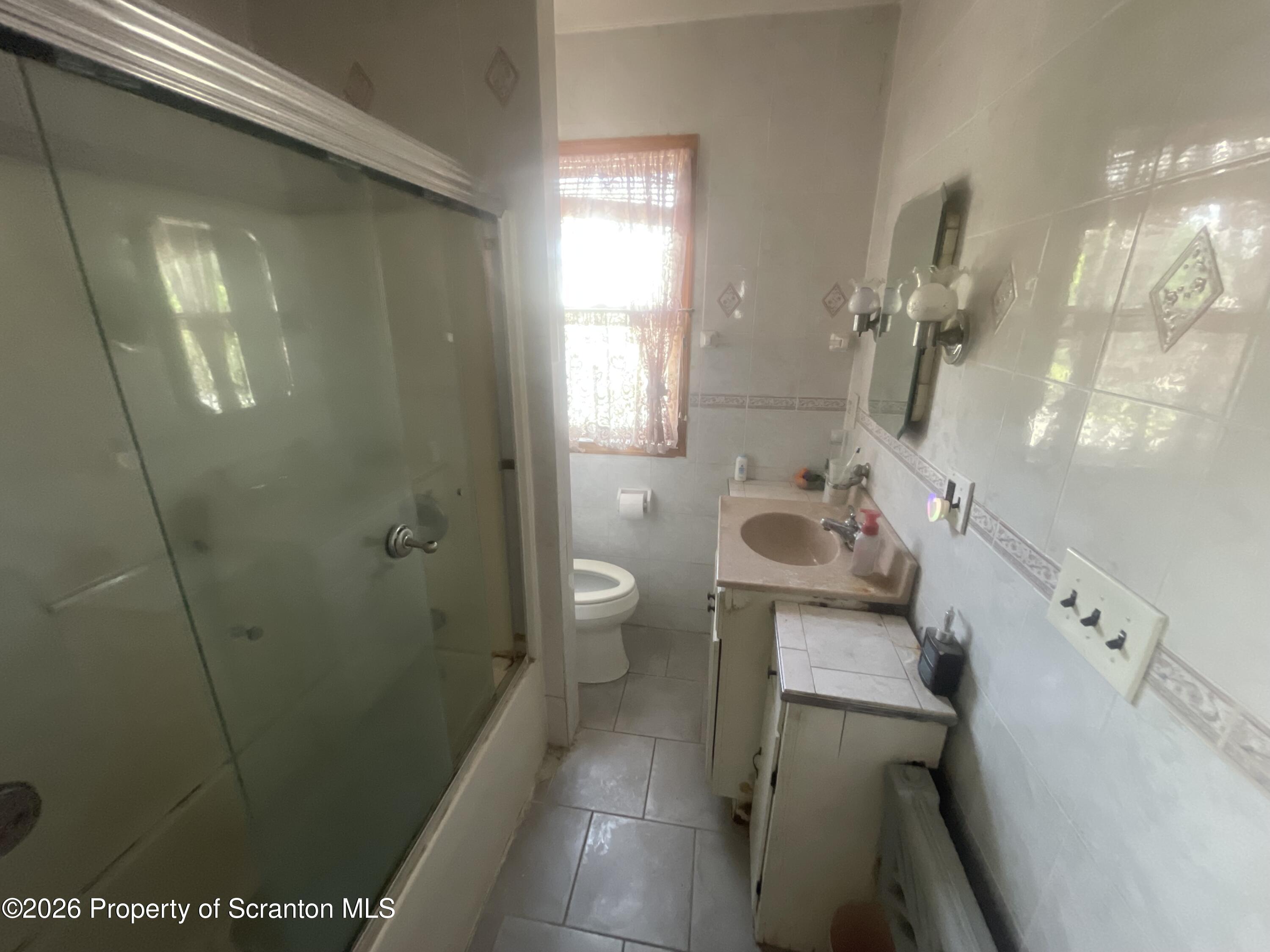 1625 Myrtle Street Scranton, PA 18510 - Photo 19 of 35 Full bathroom