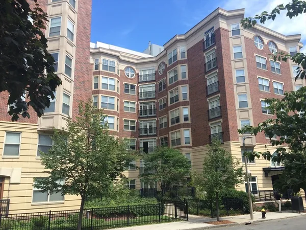 $4,885 | 75 Peterborough Street, Unit 204, Boston, MA 02215