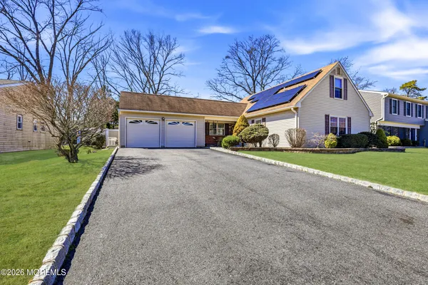 $650,000 | 5 Berkshire Drive, Howell, NJ 07731