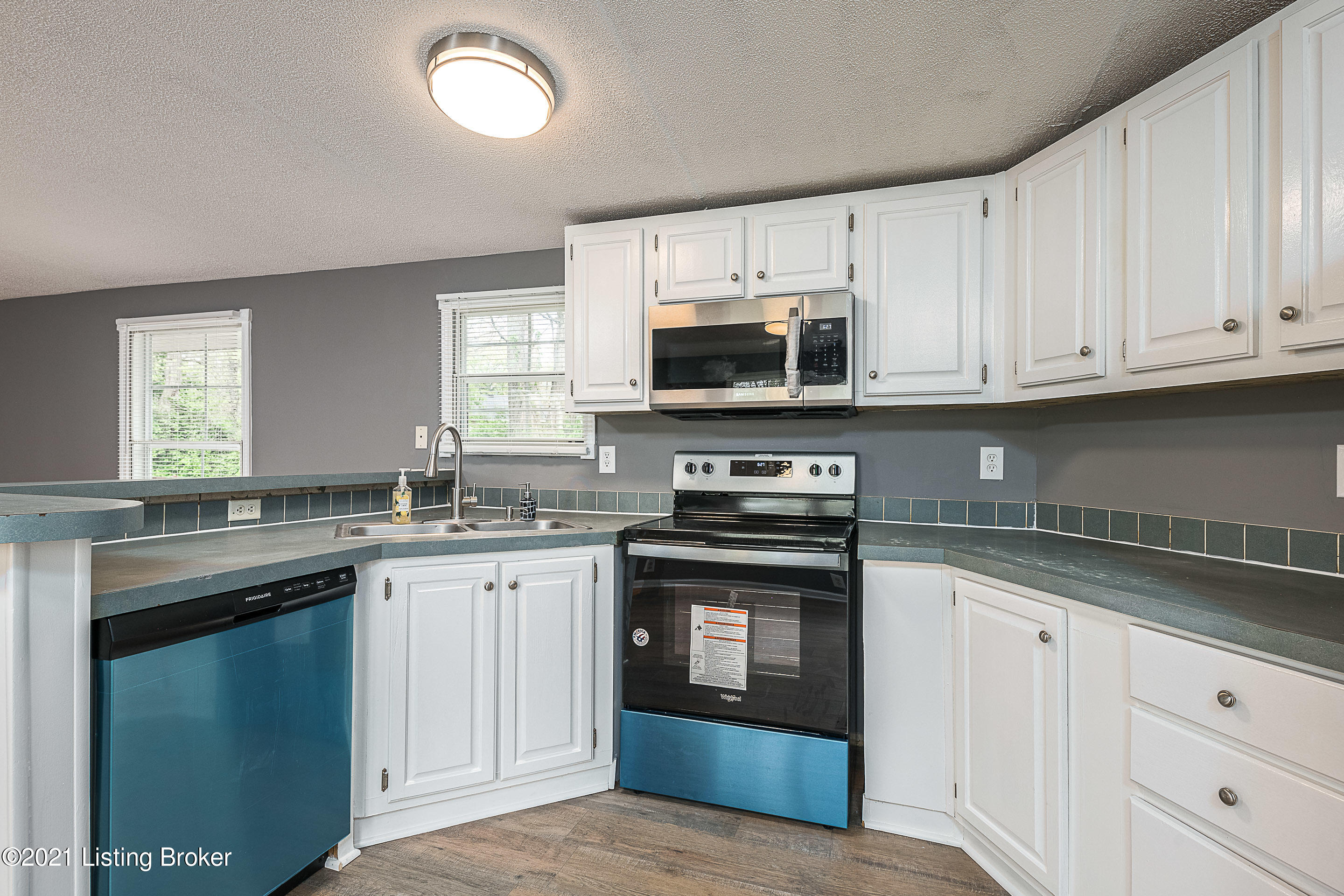 4903 Kendall Road Louisville, KY 40272 - Photo 16 of 35 DHI-115