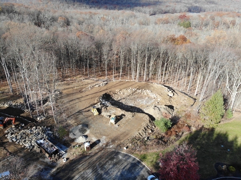 10 Pineview Lane Boonton, NJ 07005 - Photo 7 of 8 a view of a backyard of the house