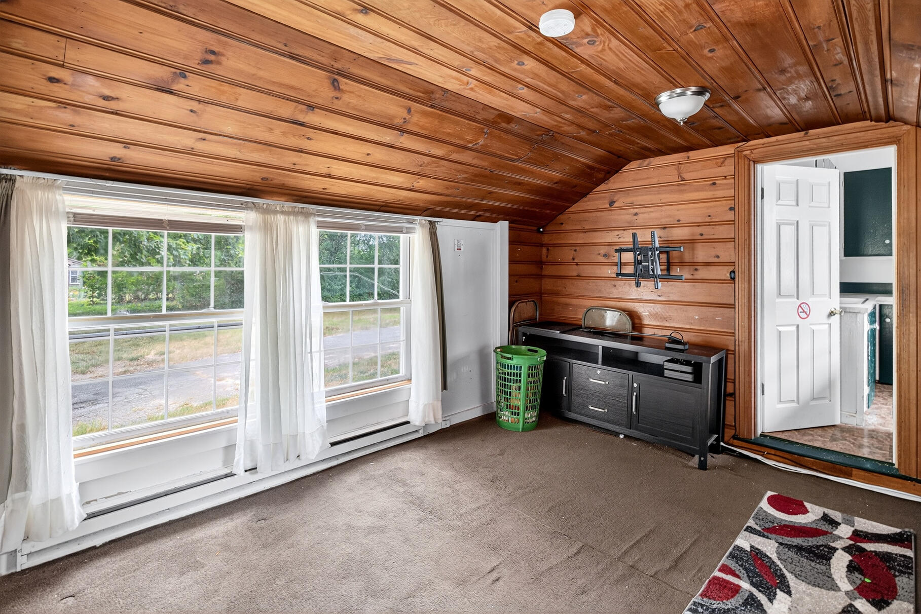 216 Main Street Orleans, MA 02653 - Photo 28 of 51 a room with furniture and a window