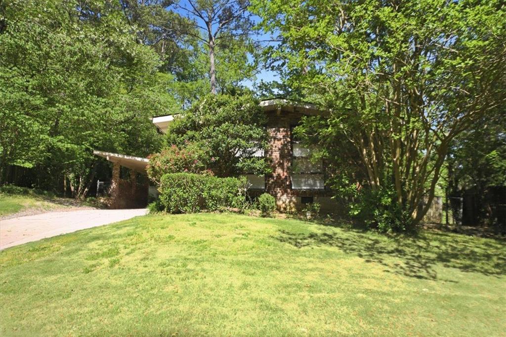 2432 Woodacres Road Northeast Atlanta, GA 30345 - Photo 3 of 32