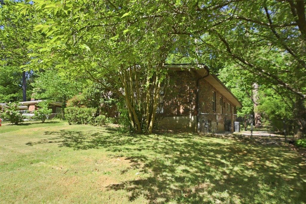 2432 Woodacres Road Northeast Atlanta, GA 30345 - Photo 4 of 32