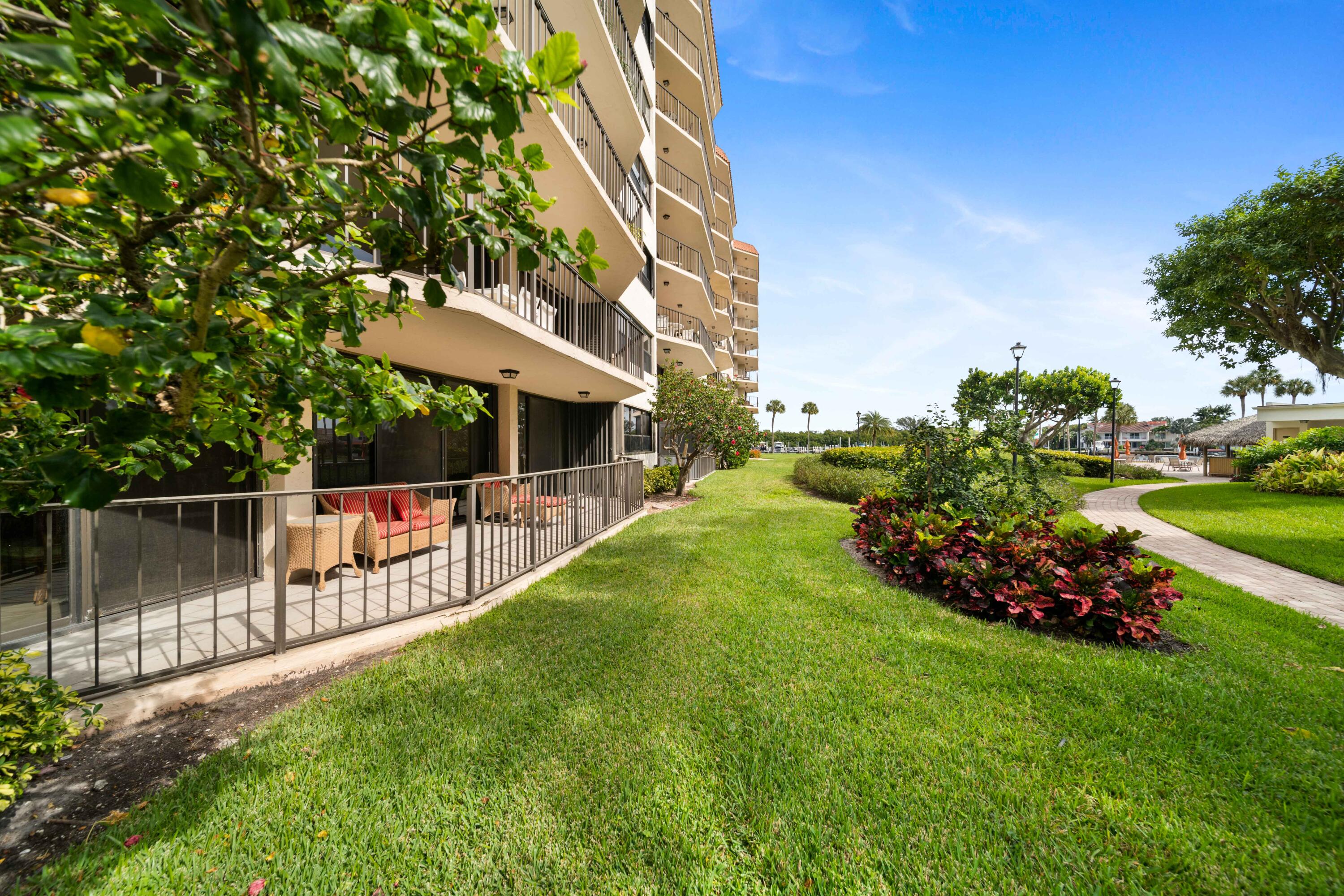899 Jeffery Street, Unit 107 Boca Raton, FL 33487 - Photo 7 of 43 FXX_9542
