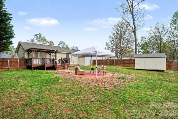 a view of a house with backyard and sitting area