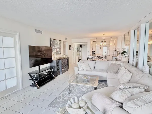 $2,250 | 3051 North Course Drive, Unit 509, Pompano Beach, FL 33069