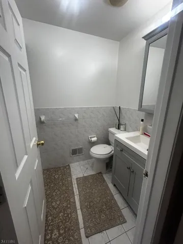 $2,950 | 1031 East Grand Street, Unit 2, Elizabeth, NJ 07201