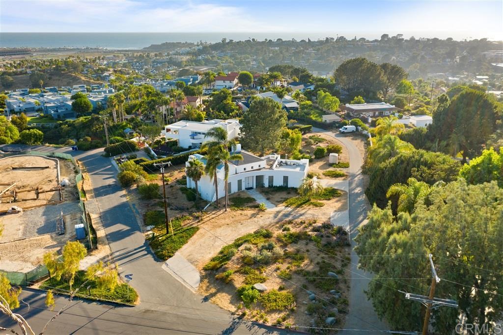 731 Avocado Place Del Mar, CA 92014 - Photo 12 of 22