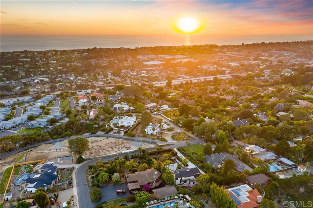 731 Avocado Place Del Mar, CA 92014 - Photo 3 of 22