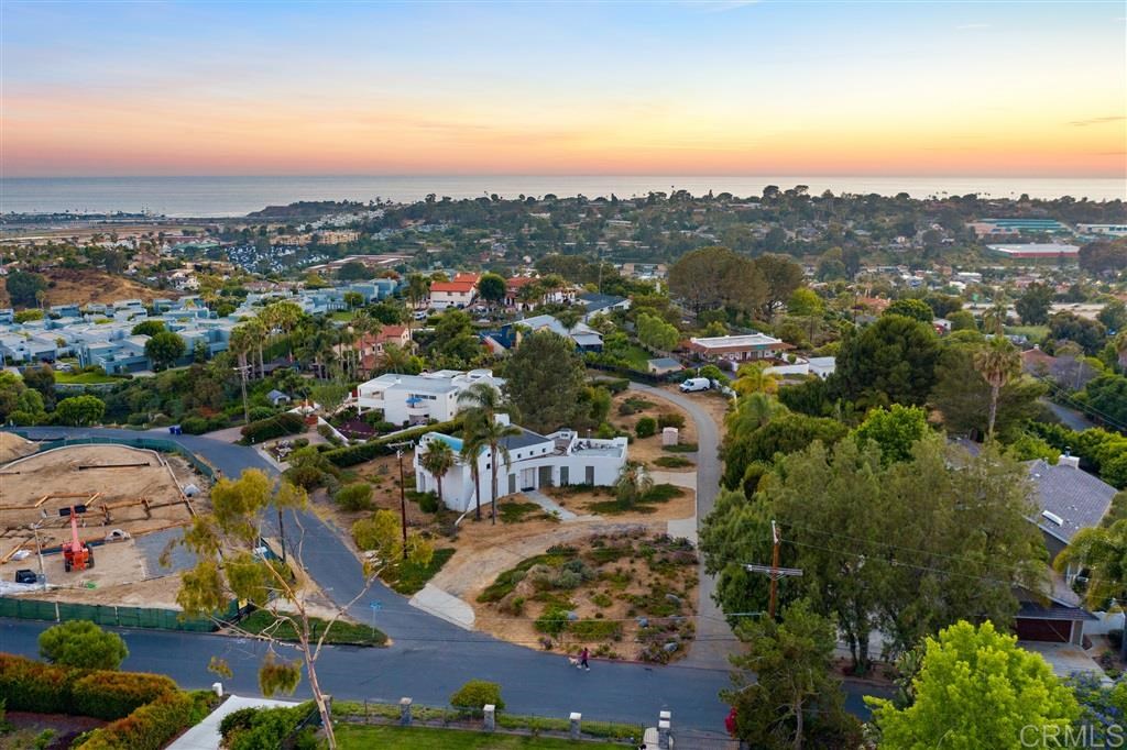 731 Avocado Place Del Mar, CA 92014 - Photo 9 of 22