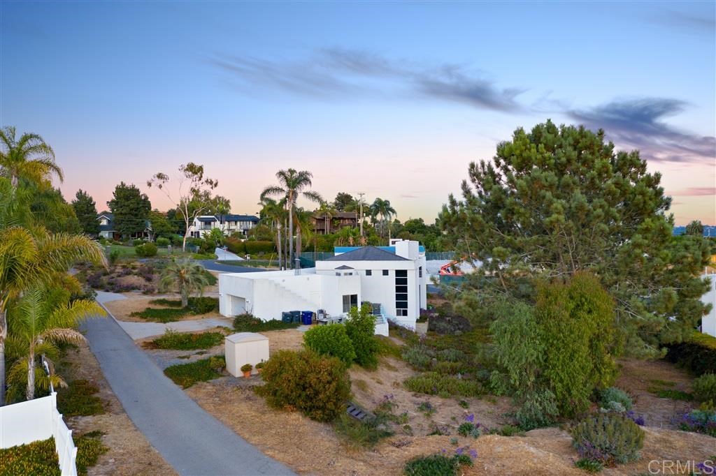 731 Avocado Place Del Mar, CA 92014 - Photo 10 of 22