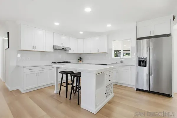 $799,000 | 4801 Siesta Place, Oceanside, CA 92057