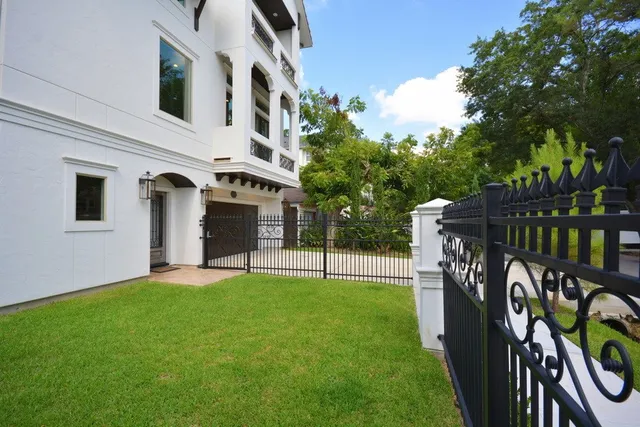 a view of a house with backyard and deck