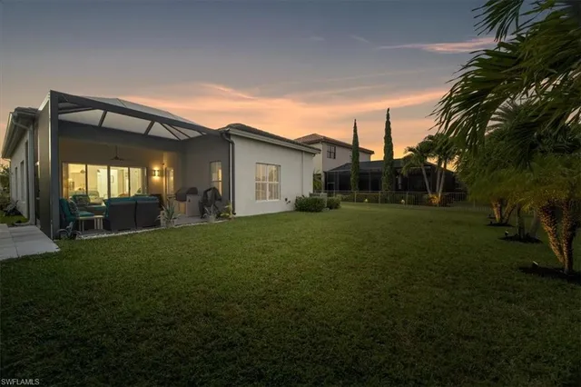 a view of a yard in front of house