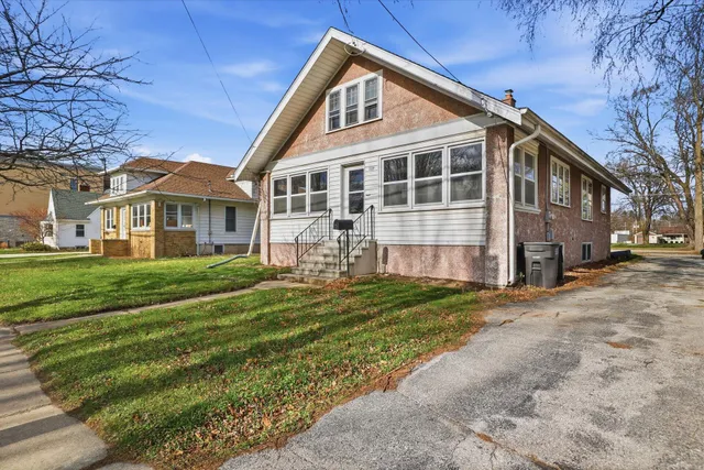 $299,900 | 514 East Main Street, Waterford, WI 53185