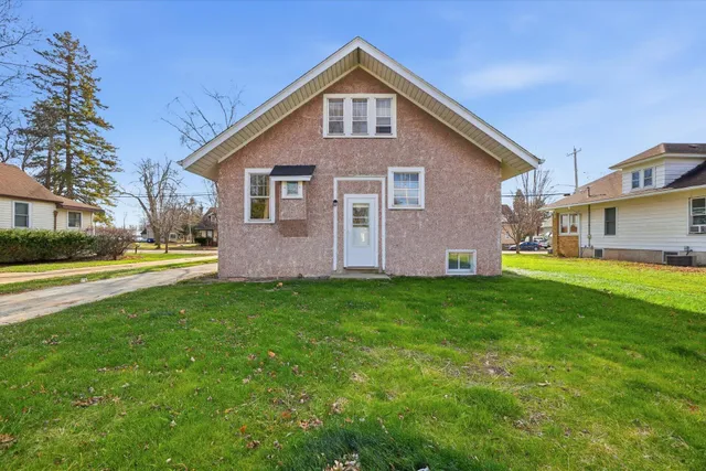 $299,900 | 514 East Main Street, Waterford, WI 53185