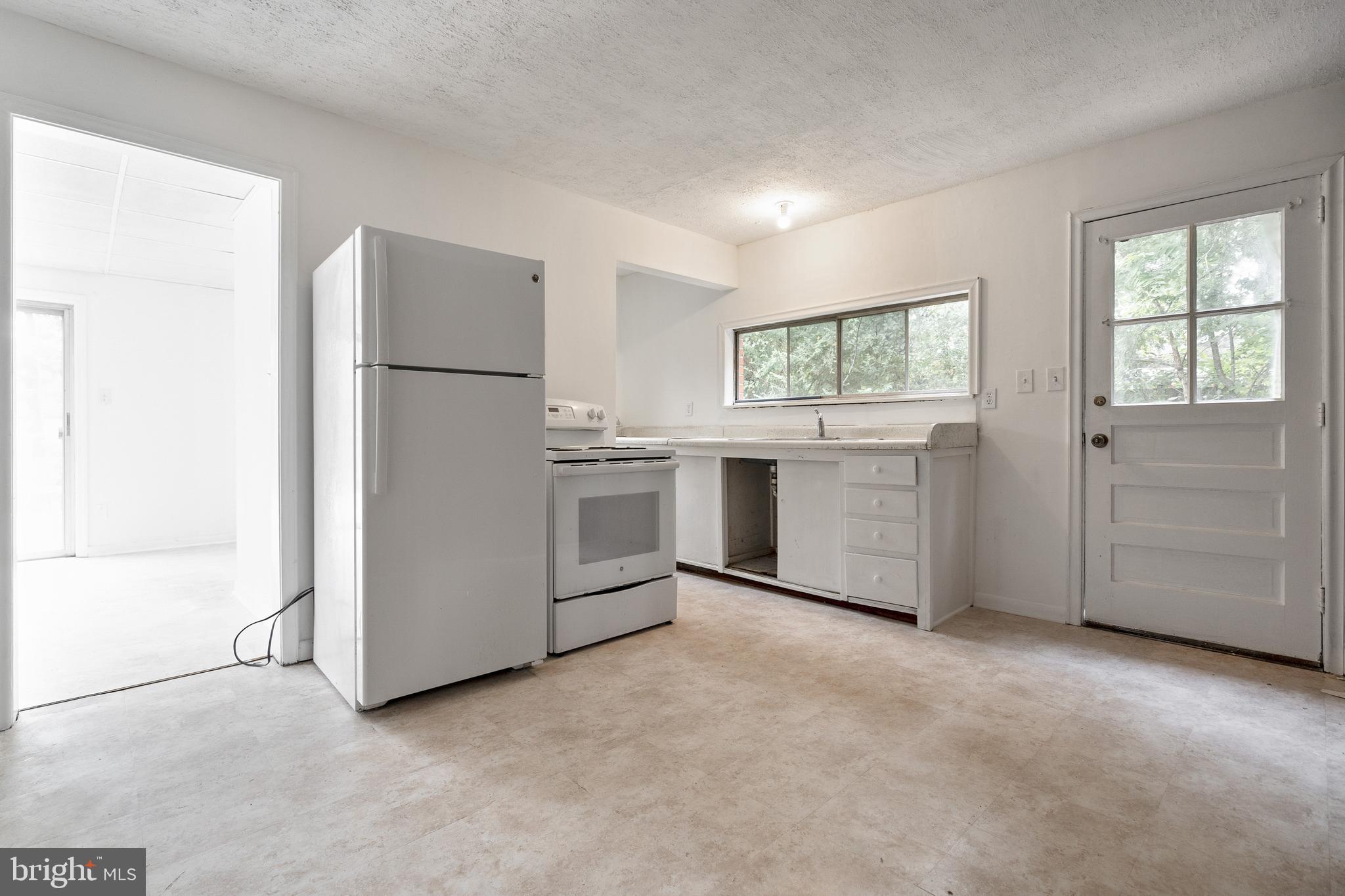 5107 Cedar Road Alexandria, VA 22309 - Photo 8 of 32 Gallery Image 8